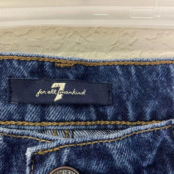 7 For All Mankind Women’s 30 Button Fly Cropped Raw Hem Distressed Straight Jean - Picture 2 of 6